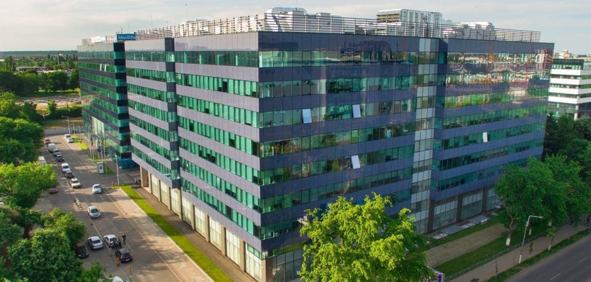 Tesco-ingatlanokba fektetett az Adventum