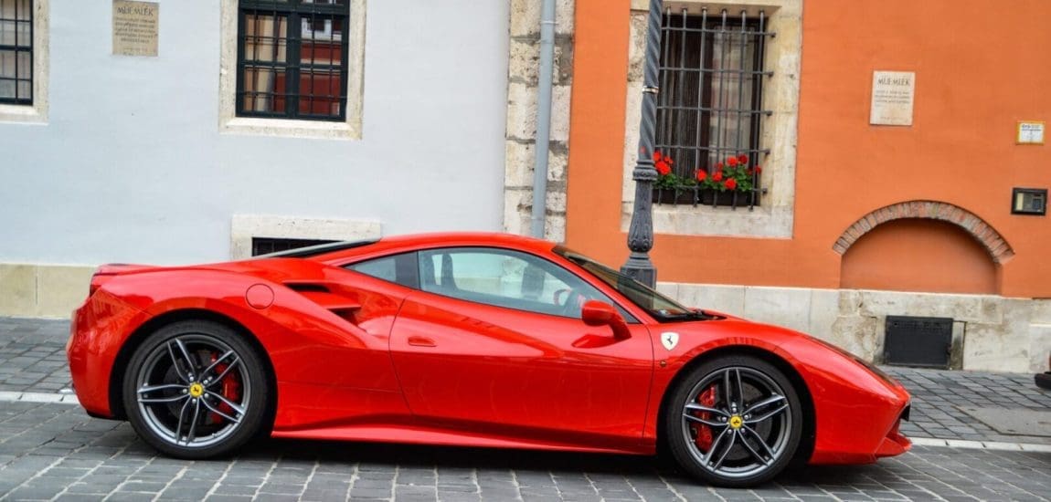 Leleplezték a legújabb Ferrarit