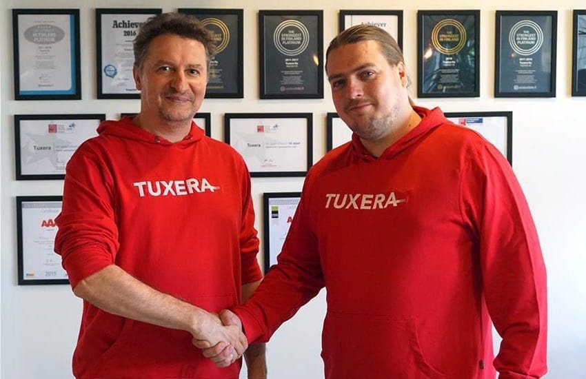 A finn óriás megvásárolta a kis magyart