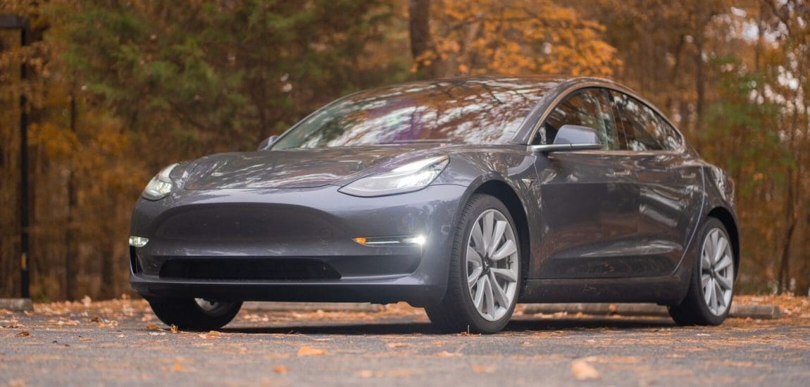 Több ezer dollárral csökkenti az árakat a Tesla Kínában