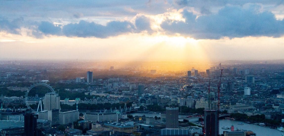 Kilőtt a brit GDP, az elemzők mégis recessziótól tartanak