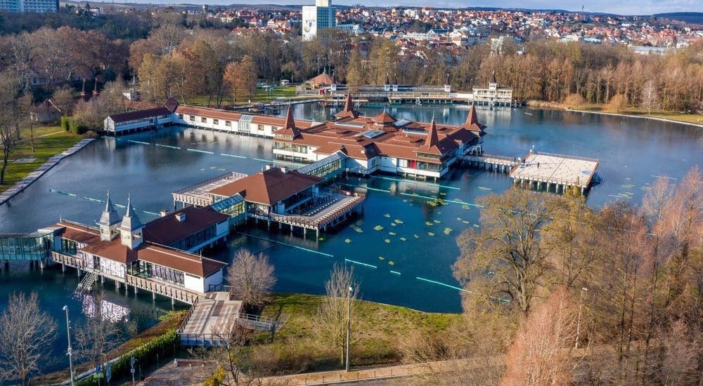 Megzuhant a turisztikai forgalom, kevesebb a vendégéjszaka