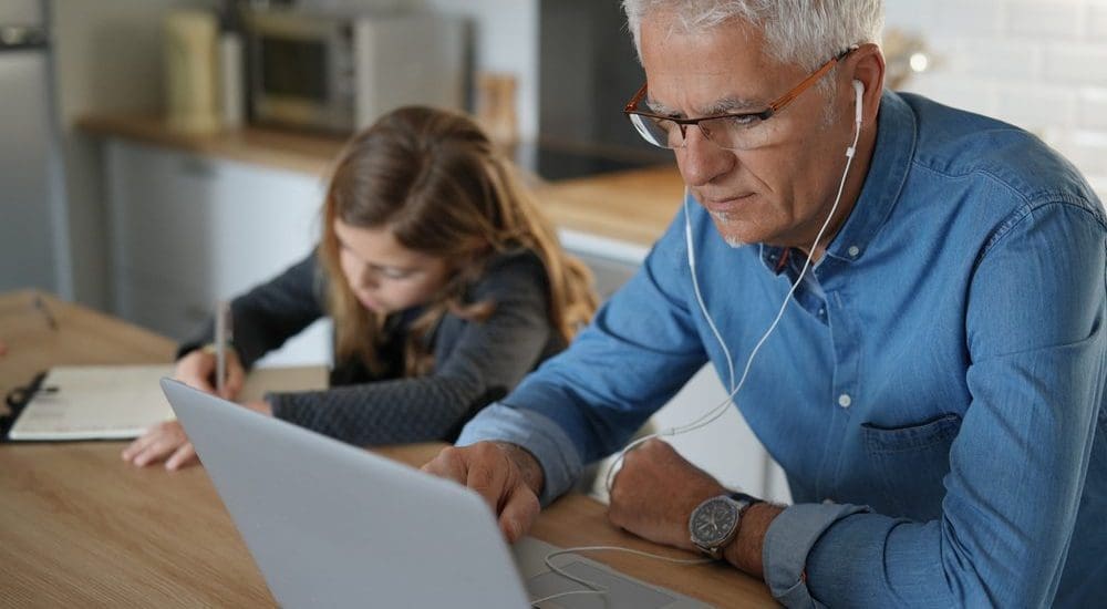Vége a home office-nak világszerte – Többé nem dolgozhatsz otthonról, itt a céglista