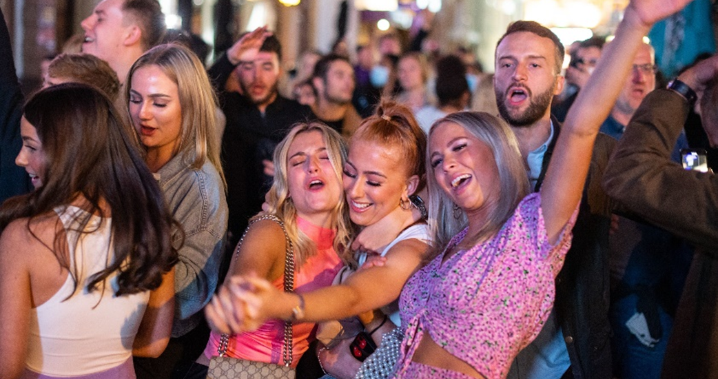 A tőzsde indexek emelkednek globálisan