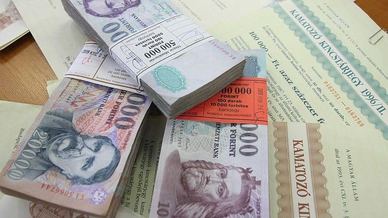 Brutális kamateső jön – 480 milliárdot osztanak szét az állampapírosok között