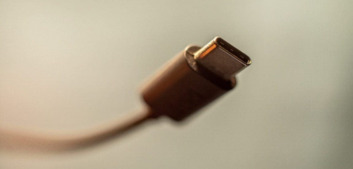 Eldőlt! 2024-től csak egy fajta töltőt fogad el az EU