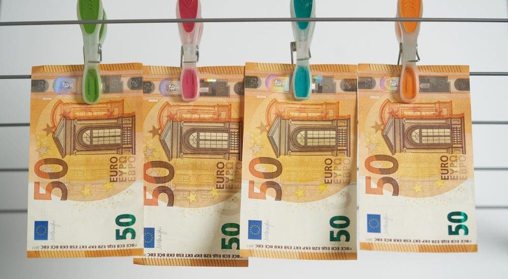 De mi köze a nyugdíjprémiumnak a forint árfolyamához?