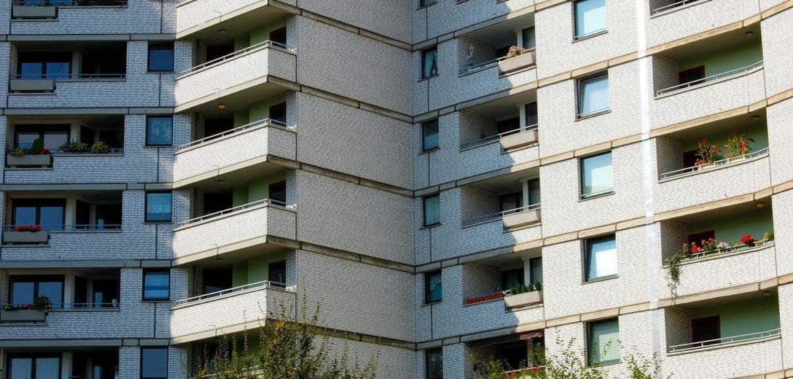 Ömlenek az új lakások a piacra