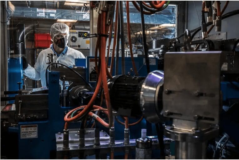 Szilárdtest-akkumulátor technológiába fektet a BMW és a Ford