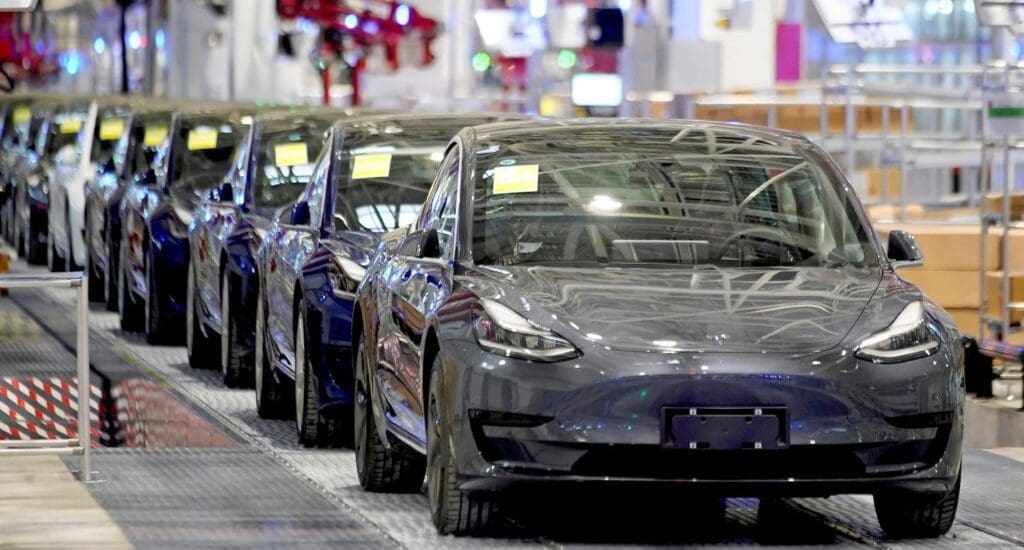 Tesla – Kétmillió autó visszahívására kényszerültek az USA-ban