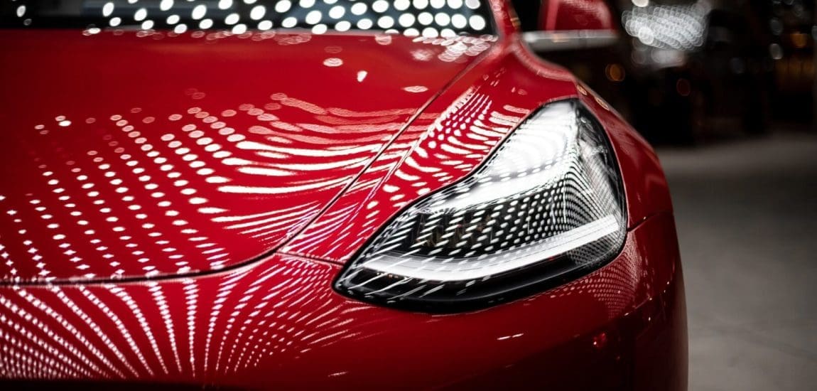 Megnyitotta első európai üzemét a Tesla