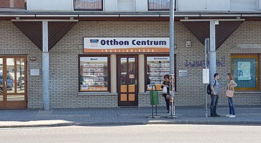 Az Otthon Centrum bevásárolt Lengyelországban