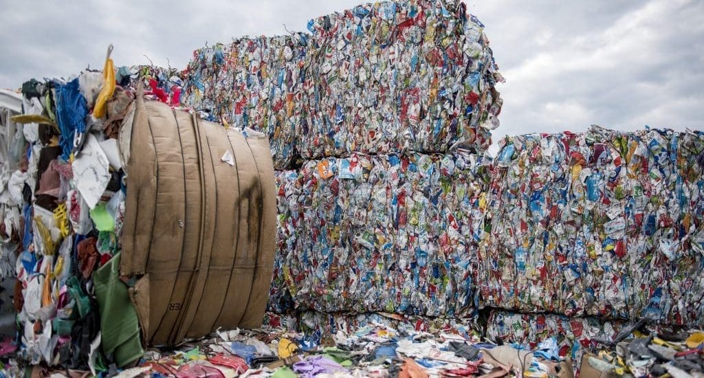 20 tonnányi illegális szemét, erdőkből