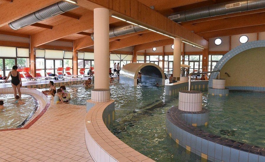 Több mint félszáz fürdőben lesz Strandok éjszakája szombaton