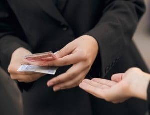 Egymillió magyart érint a megemelt minimálbér – Így változnak a fizetések