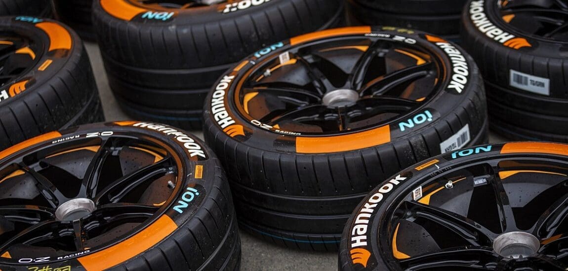 Kemény abroncsokon áll a Hankook