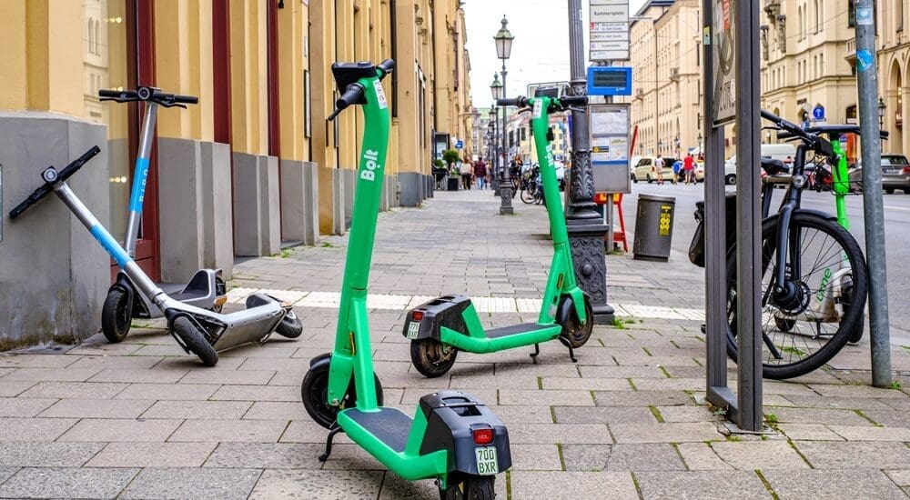 Ekkortól lesz kötelező a kgfb az elektromos rollerekre