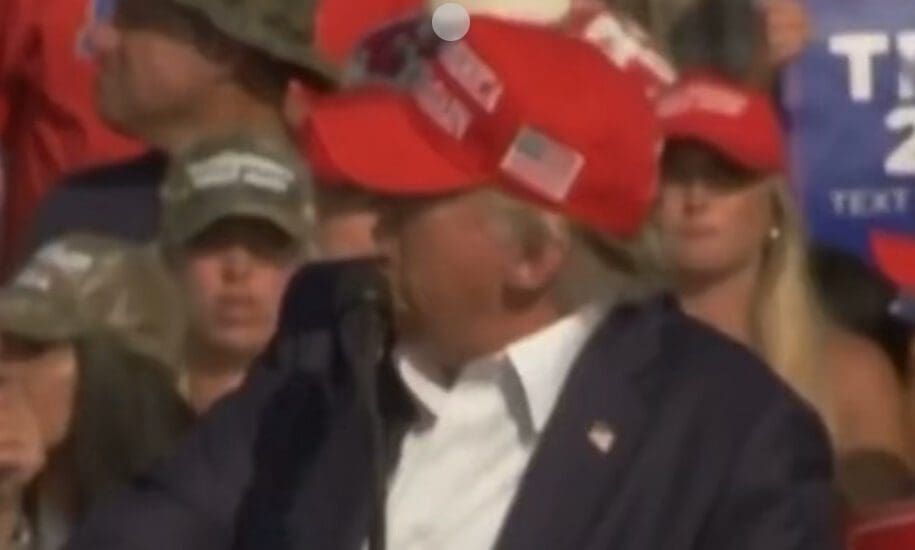 Videón: Meglötték Donald Trumpot, két ember meghalt