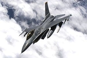Zelenszkij megtorlást ígér – Készenlétben az F 16-os vadászgépek