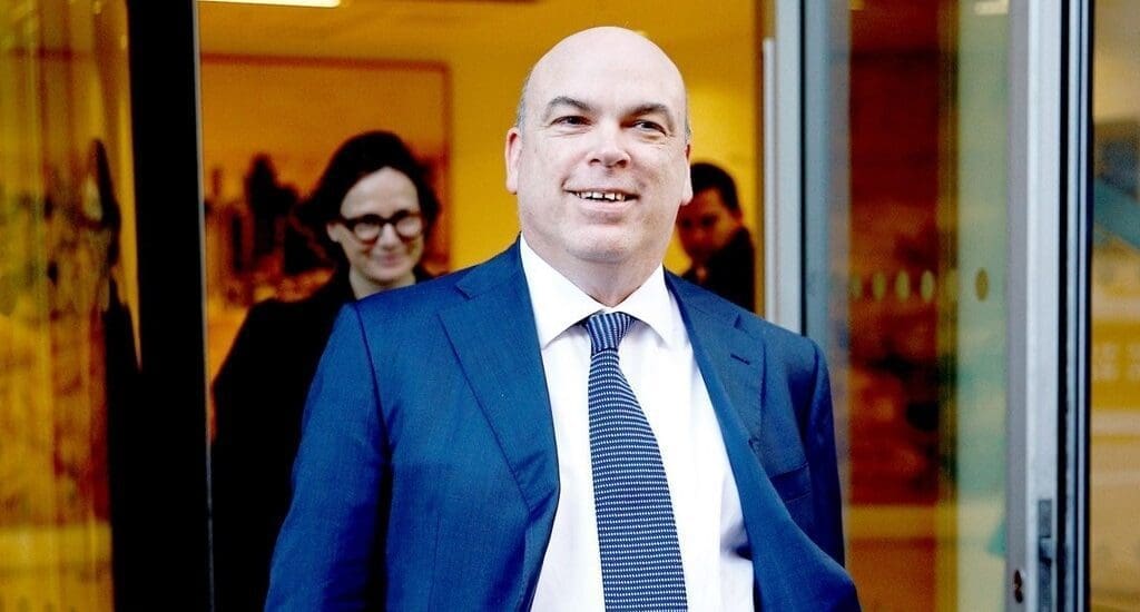 Halott milliárdos pénzét követeik az özvegyétől