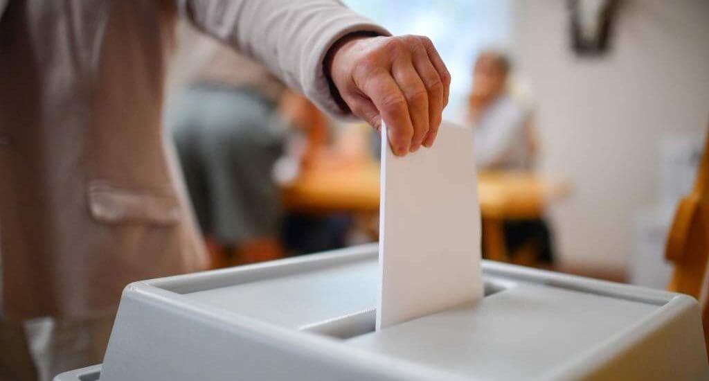 Történelmi fordulat – A Tisza Párt kétharmados győzelmet aratott