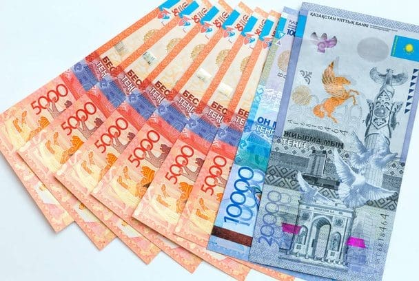 Történelmi mélyponton kazah tenge