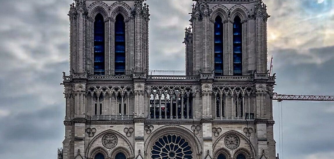 Donald Trump és Volodimir Zelenszkij is ott lesz a Notre-Dame-ban