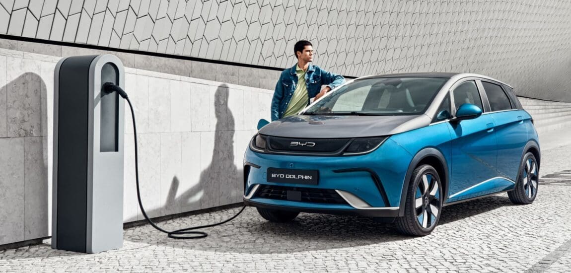 Eljött az elektromos autók új korszaka – A BYD öt perc alatt 400 km hatótávot ad, mintha benzint tankolnál