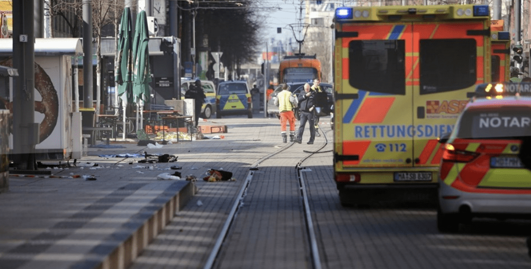 Brutális autós ámokfutás Németországban-Tömegbe hajtott egy autó, halottak és súlyos sérültek