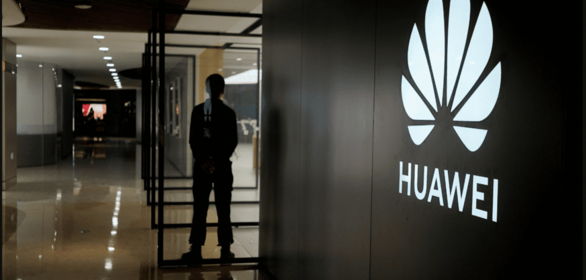 Focijegyek és luxusutak – Korrupciógyanúba keveredett a Huawei az EU-ban