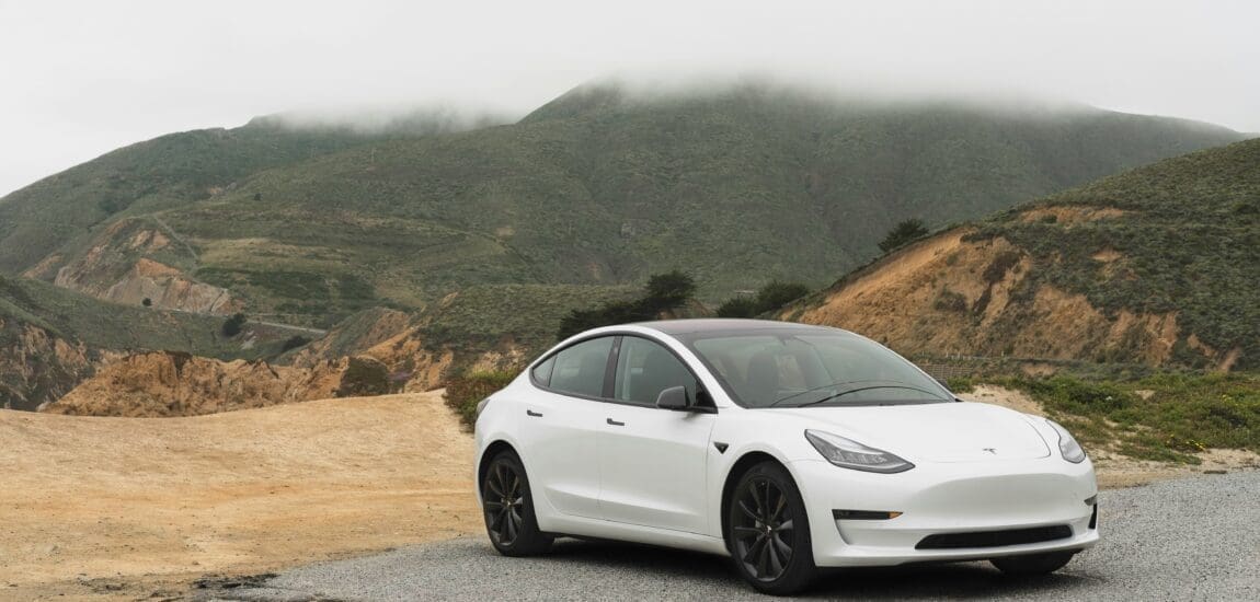 Drámai visszaesés a Teslánál – 40 százalékkal kevesebb autót adtak el Európában. Musk cége padlóra kerülhet?