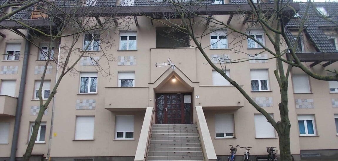 Penthouse lakás 23,9 millióért? – Hihetetlen áron kínálja a Dunaferr tetőtéri lakását. Bárki lecsaphat rá