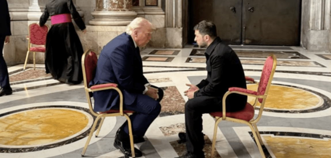 Történelmi pillanat a Vatikánban – Mi történt Trump és Zelenszkij között?