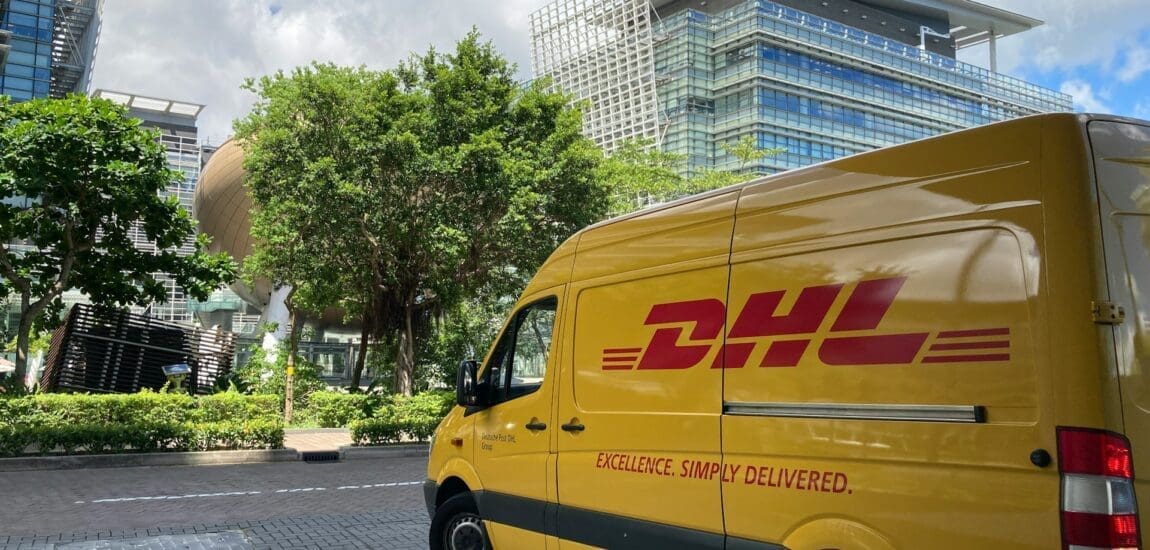 A DHL 800 dollár fölött már nem szállít az USA-ba – Vámváltozás áll a háttérben