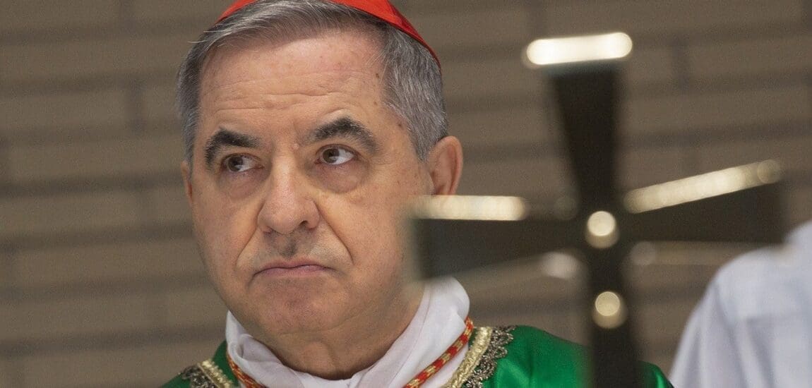 Angelo Becciu bíboros nem lesz ott a konklávén – Öt év sikkasztásért