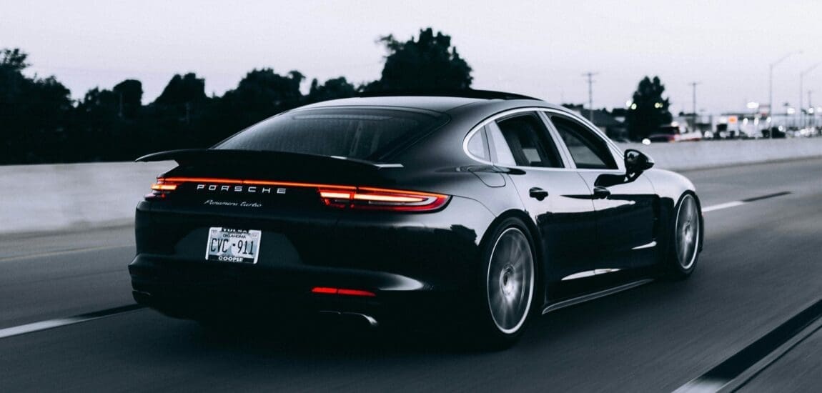 Véget ér a Porsche sikerszériája? – Brutálisan zuhan a német luxusautómárka