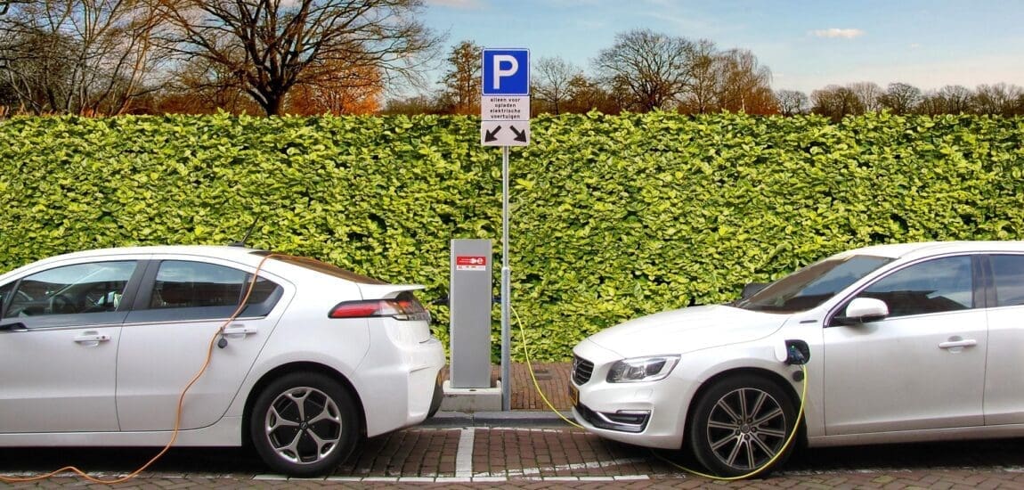 Újra rákapcsoltak a német autókereskedők – Brutális kedvezmények az elektromos modellekre