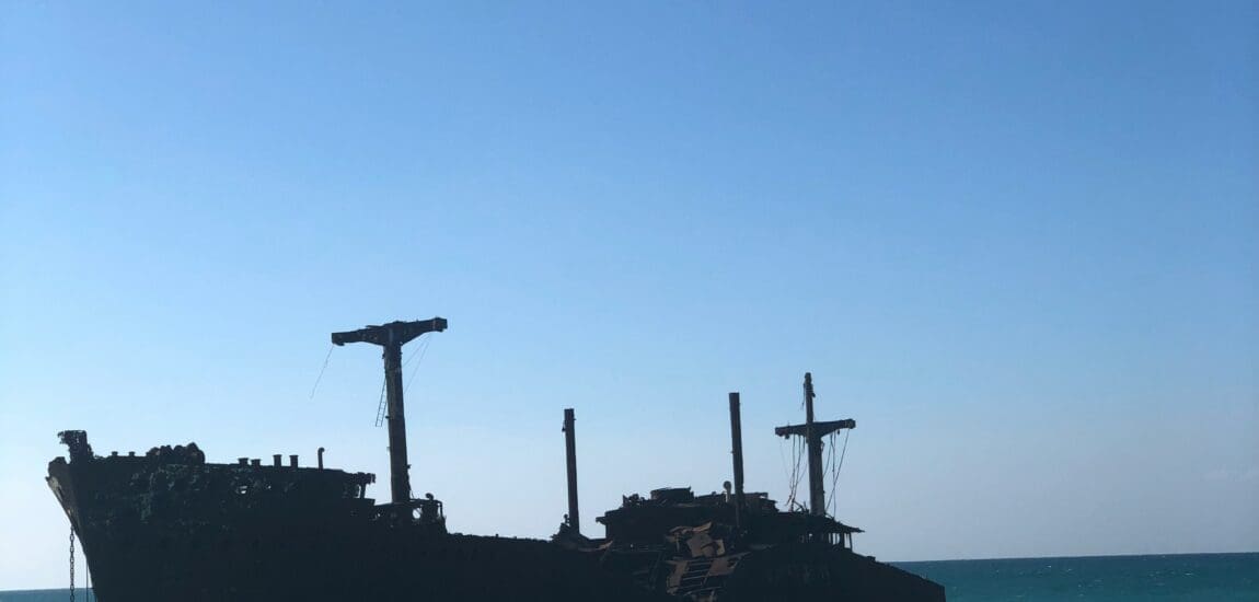 Durvul a helyzet a Hormuzi-szorosnál – Visszafordulnak és várakoznak a tankerek, az olajár merre indul?