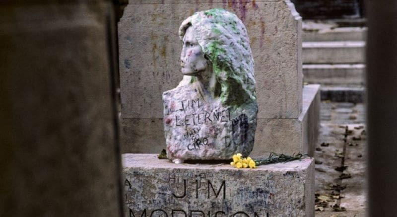 Bomba meglepetés – Megtalálták Jim Morrison sírjról ellopott mellszobrát