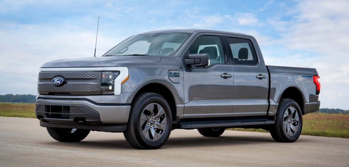 Visszahívják a Ford elektromos modelljét – Kormányzási hiba miatt több ezer pickup kerül szervizbe