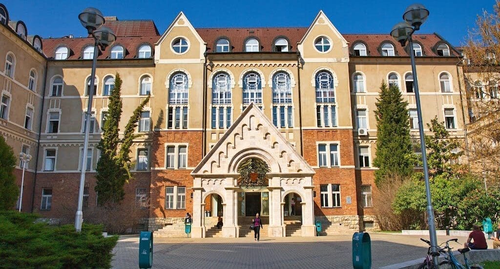 Pécsett indul a jövő egyetemének építése – Stratégiai megállapodás az MBH Bankkal