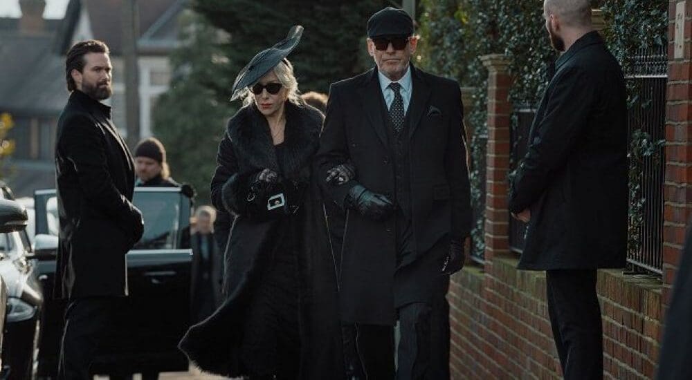 Pierce Brosnan, Tom Hardy és Butler a vásznon – Gengszterek, sárkányok és pásztorok a filmajánlónkban