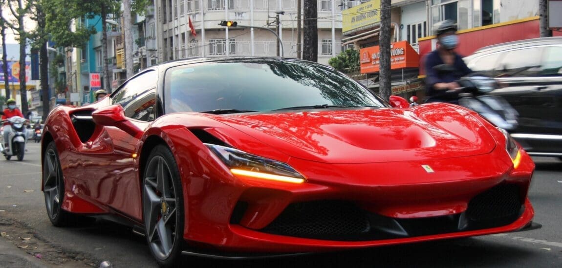 A NAV árverésén féláron Ferrari? – Igazi kincsekre lehet licitálni