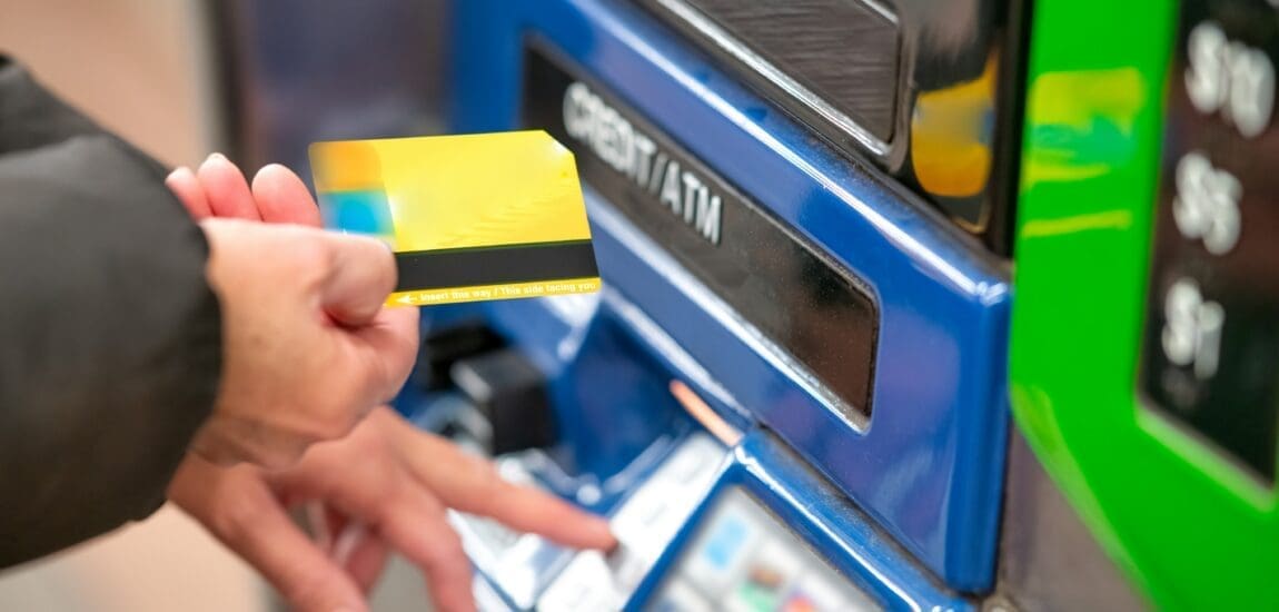 Kihirdették – Ezek a bankok viszik az ATM-eket a kisebb falvakba. A Revolut kimaradt