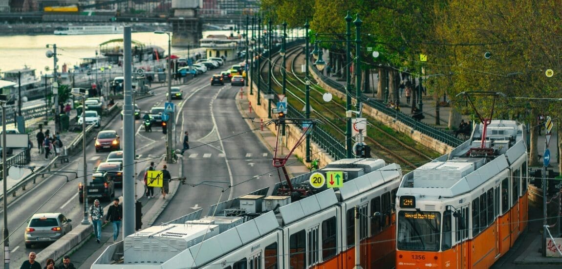 Megáll Budapest – Tízperces közlekedési leállás jön pénteken
