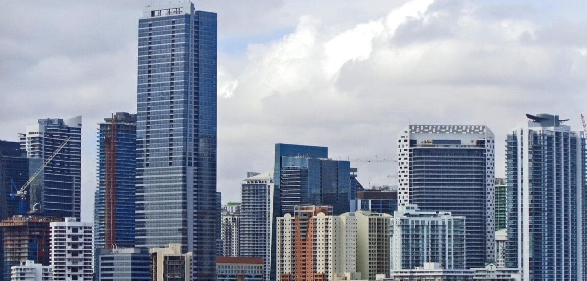 Megtorpant az amerikai lakáspiac – Emelkedtek a kamatok, zuhantak a hitelkérelmek