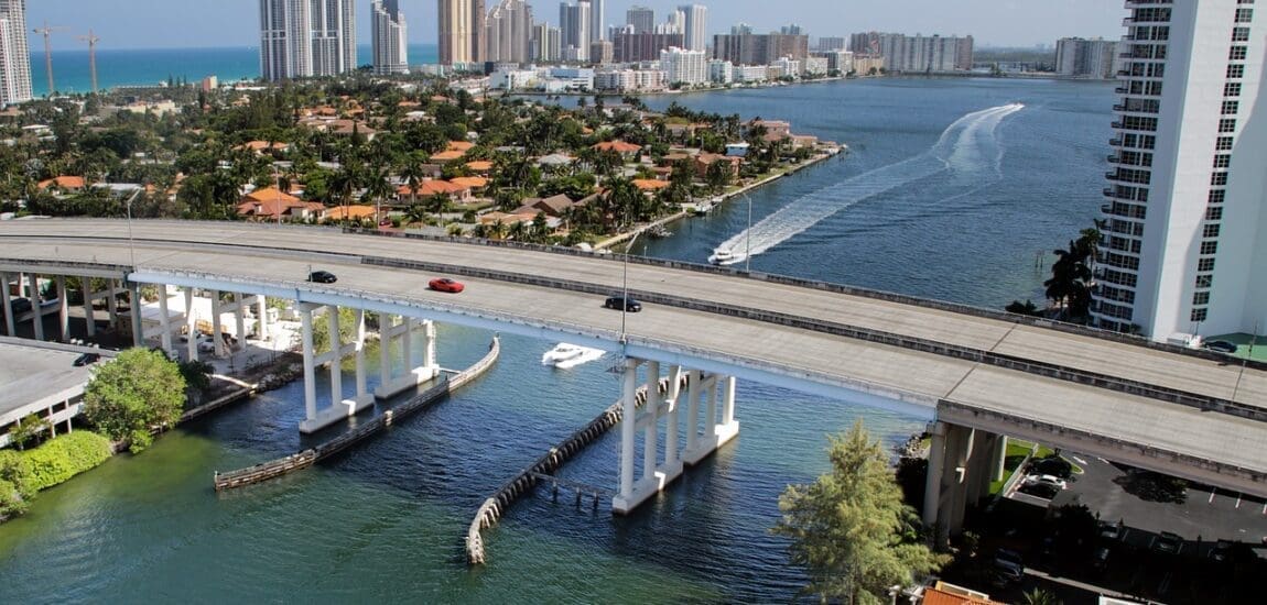 Megtorpant az amerikai lakáspiac – Csökkent a kamat, a hitelkérelmek is tovább esnek