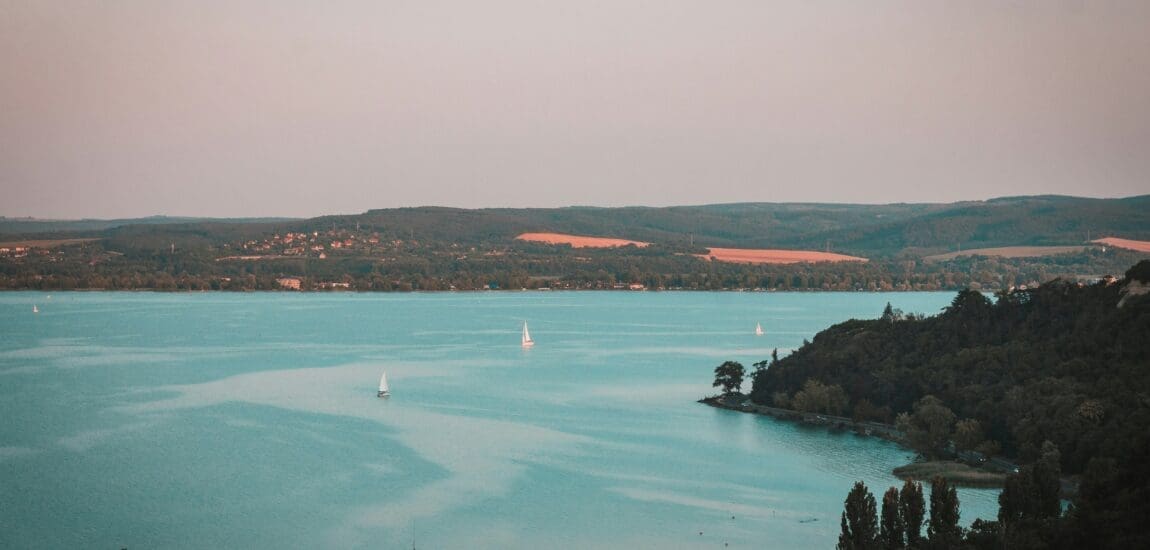 Veszélyben a Balaton? – Orbán Viktor rendkívüli vízvédelmi intézkedéseket rendelt el