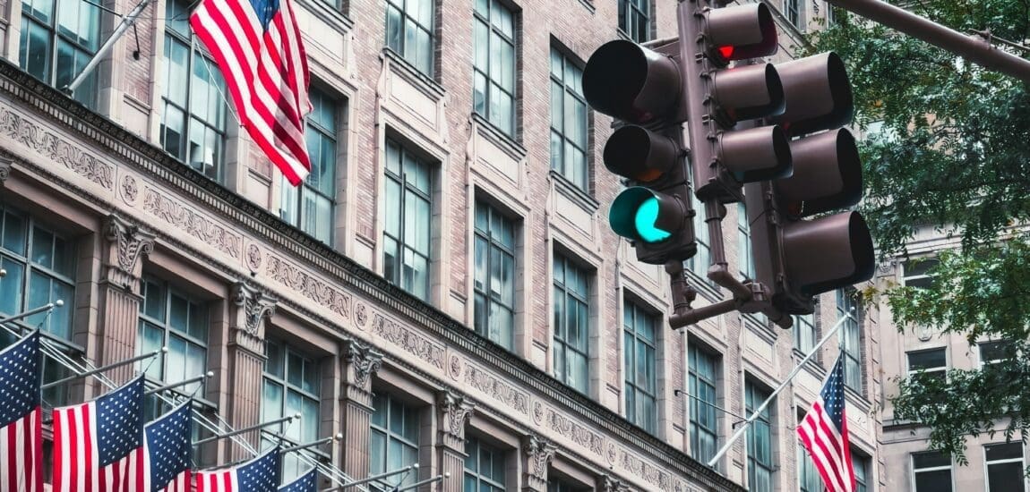Felpörgött az amerikai gazdaság – A szolgáltatások szárnyalnak, a feldolgozóipar csökken