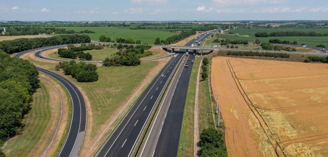 Eldőlt, megépül az M8-as – Új autópálya köti össze Ausztriát és Romániát, Budapest fellélegezhet